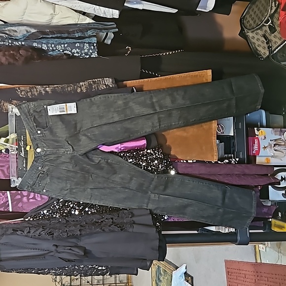 NWT Kenneth Cole jeans. These jeans are TALL GIRL FRIENDLY with a 35 inseam. - Picture 1 of 7